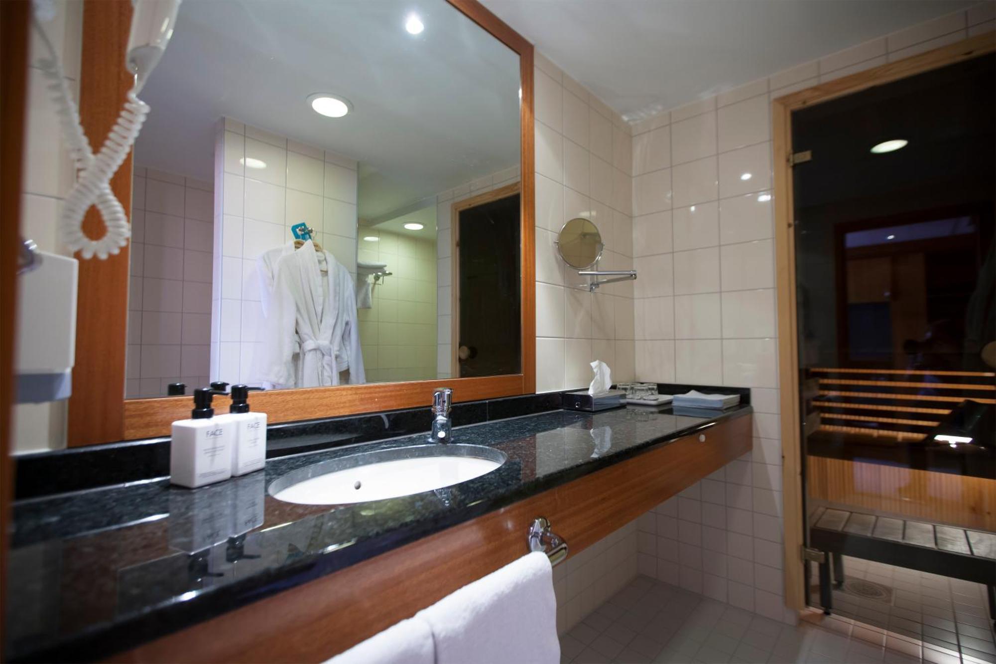 Hotel Oscar Varkaus Habitación foto